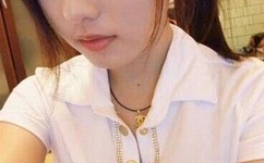 被宿友集体扒开腿用黄瓜调教